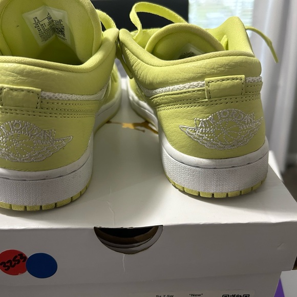 Jordan Limelight’s size 7.5 woman’s - Picture 5 of 8